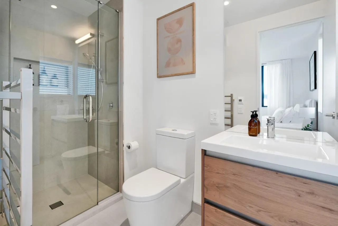 Top Floor Luxury City Central W Sunny Balcony Christchurch