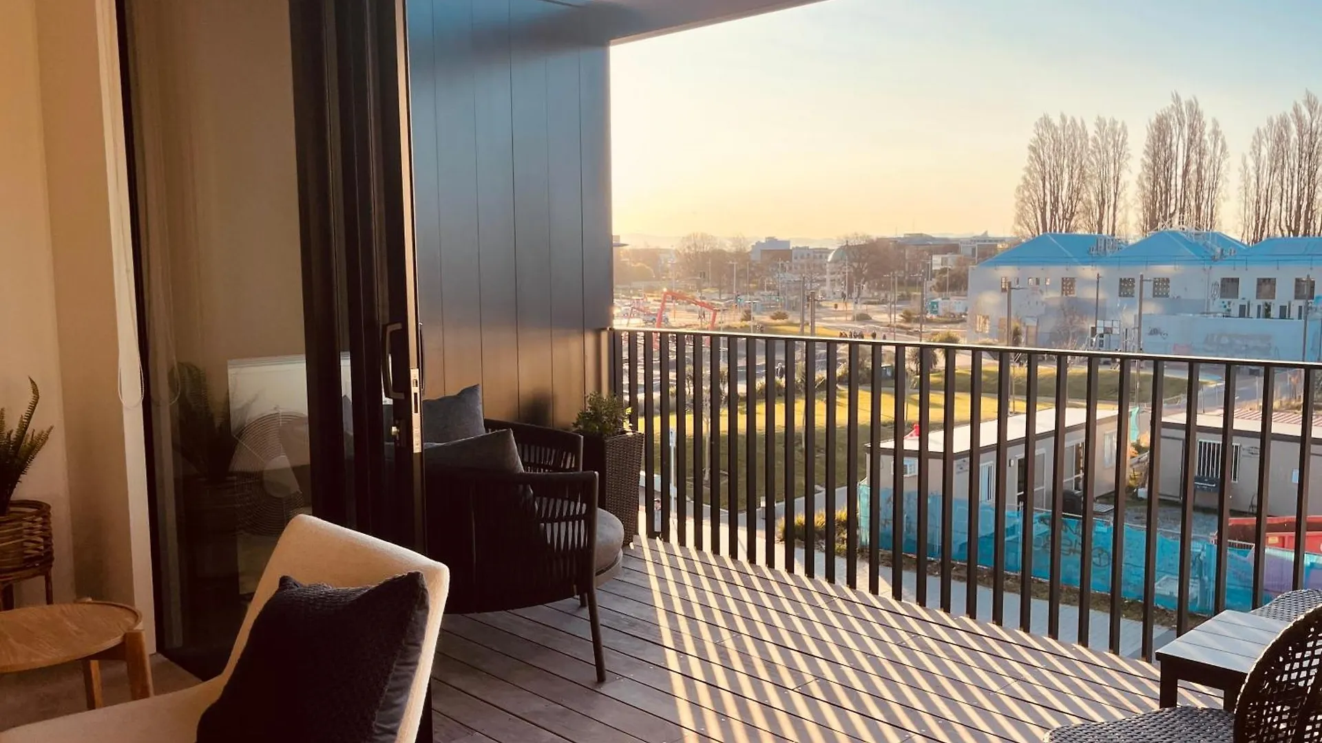 Top Floor Luxury City Central W Sunny Balcony Christchurch New Zealand