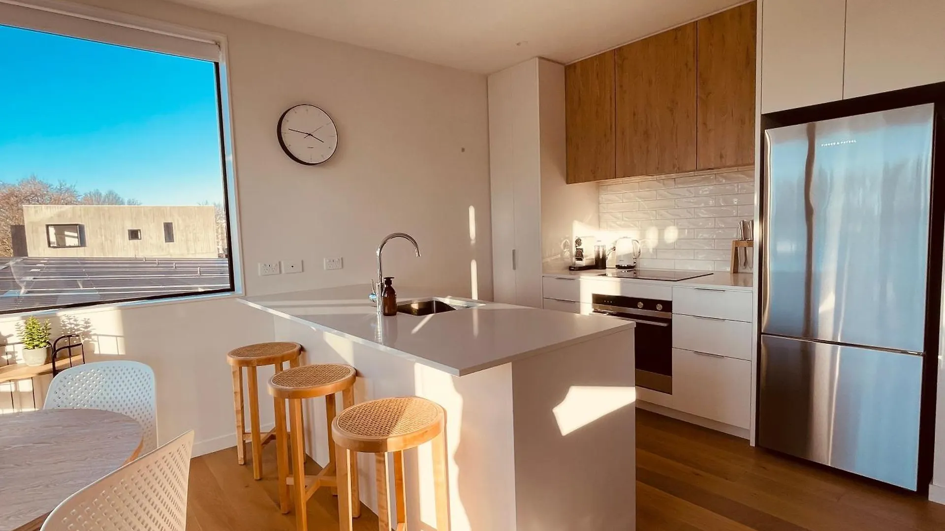Top Floor Luxury City Central W Sunny Balcony Christchurch Apartment